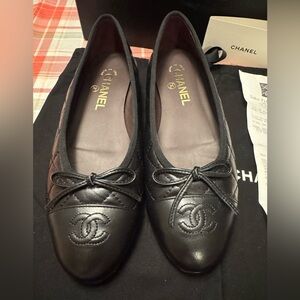 CHANEL Black Leather Ballerina flats with Bow